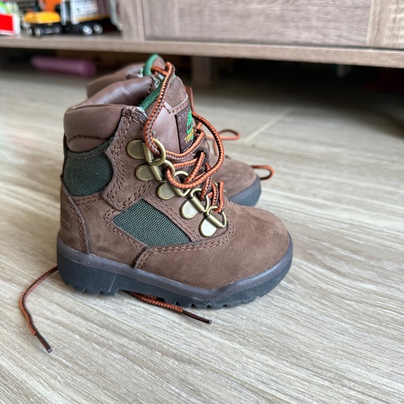 Toddler Beef & Broccoli timberland boots size 4.5 hiking snow winter - Picture 2 of 6